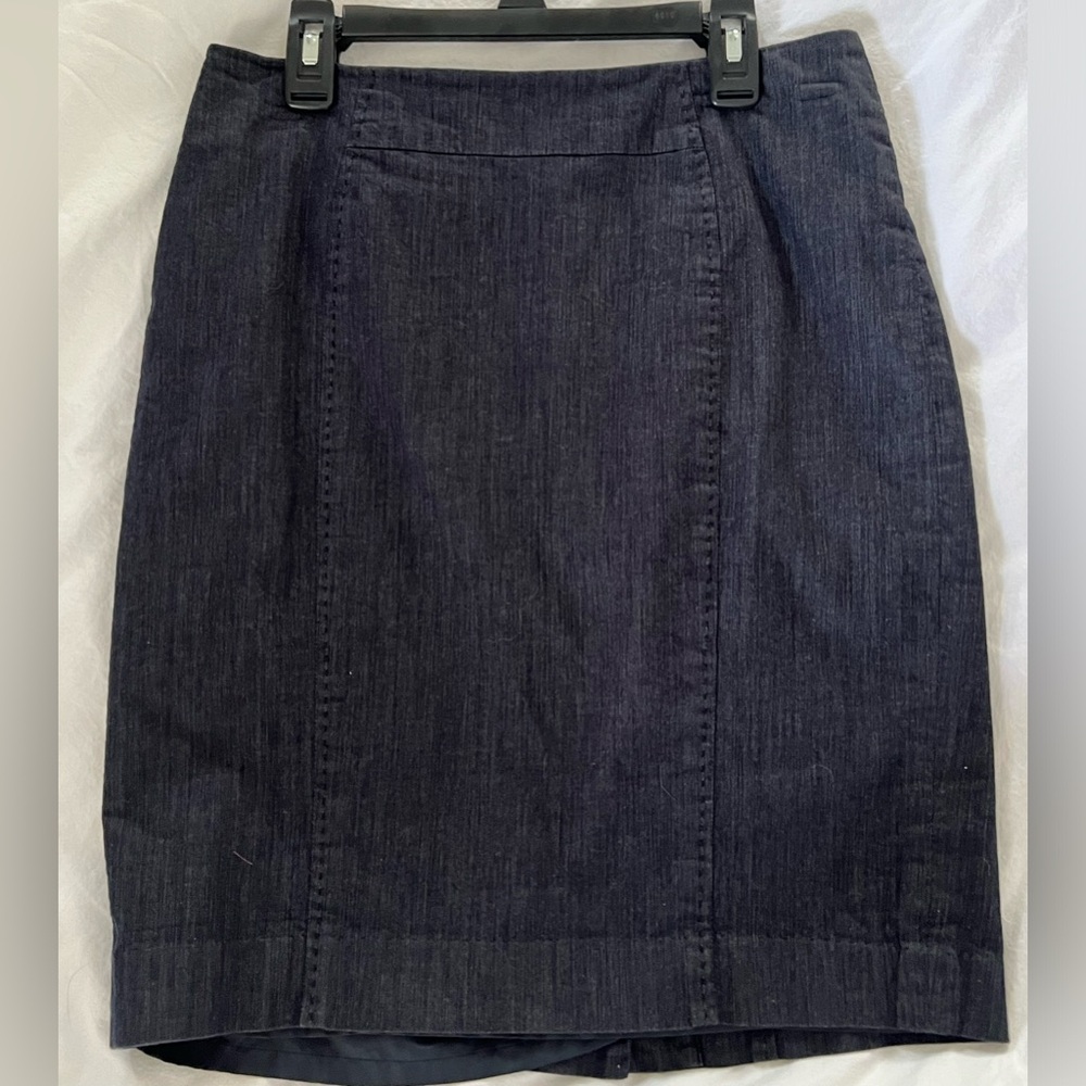LOFT dark navy knee-length skirt